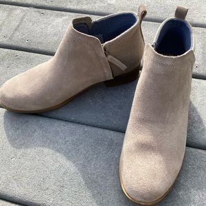 TOMS Deia Ankle Booties in Desert Taupe Suede/Wool
